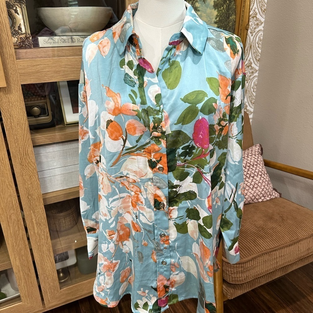 Entro Floral Button-Up Shirt size medium